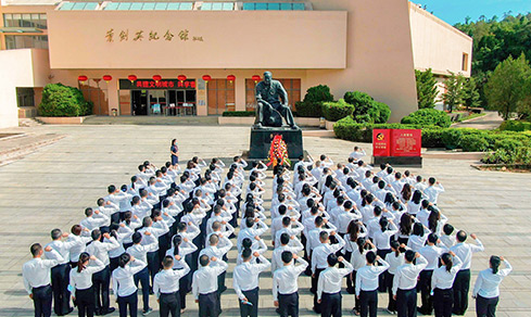 “不忘初心，，，，，，，，切记使命”  <br>认真组织开展“七一”主题党日活动